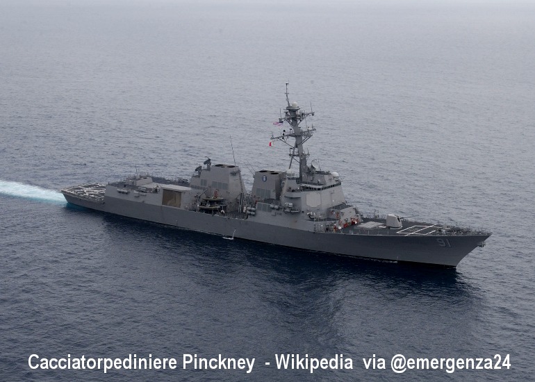 US_Navy_050526-N-1577S-110_The_guided_missile_destroyer_USS_Pinckney_(DDG_91)_underway_in_the_Pacific_Ocean